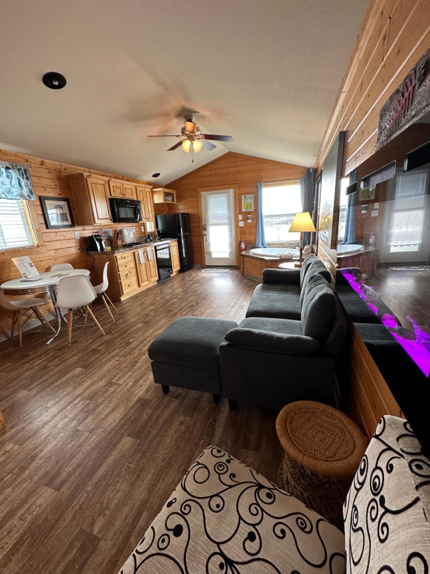 Westport Marina Cottages Zimmer foto